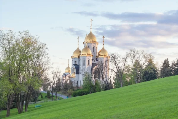 tüm azizler Kilisesi