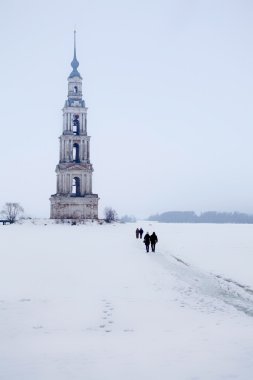 Çan kulesi sular altında