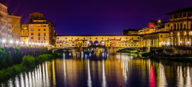 Ponte Vecchio, Florence, İtalya geceleri