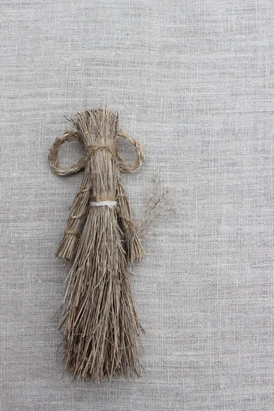 乾いた草から作られた男性の姿 — ストック写真