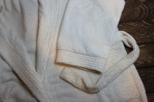 Beyaz havlu kumaş bornoz