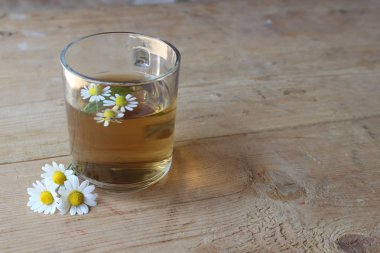 Bardak papatya çayı