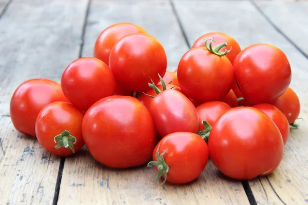 Tomaten op achtergrond boards Stockfoto