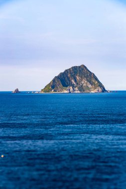 Keelung Adası, Tayvan 'ın kuzey kıyısında ünlü bir volkanik ada.