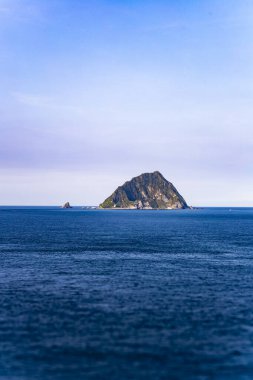 Keelung Adası, Tayvan 'ın kuzey kıyısında ünlü bir volkanik ada.