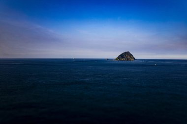 Keelung Adası, Tayvan 'ın kuzey kıyısında ünlü bir volkanik ada.
