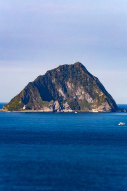 Keelung Adası, Tayvan 'ın kuzey kıyısında ünlü bir volkanik ada.
