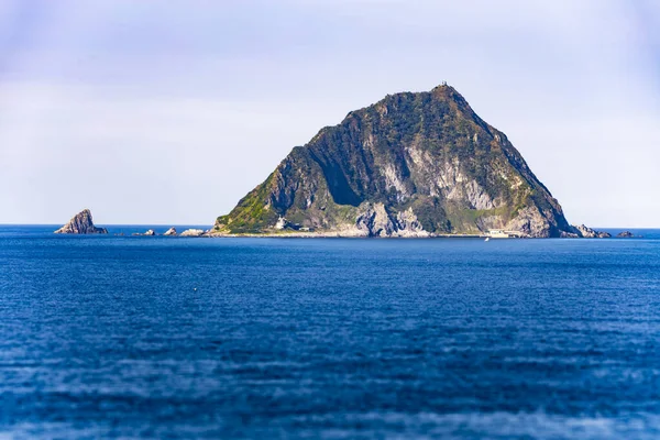 Keelung Adası, Tayvan 'ın kuzey kıyısında ünlü bir volkanik ada.