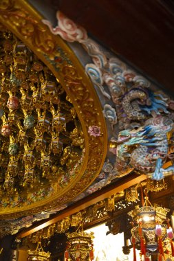 Geleneksel Asya tapınağındaki Caisson Tavanı olarak bilinen süslü ve karmaşık tavan yapısı.