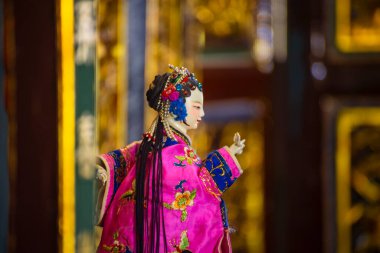 Eldiven Kuklası (Budaixi) performansının özü