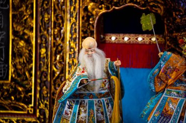 Eldiven Kuklası (Budaixi) performansının özü