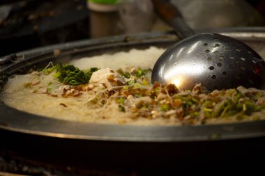 Pirinç Vermicelli Çorbası (Mifentang)