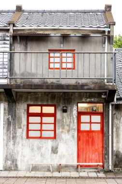 Eski tarz bir evin eşsiz nostaljik estetik ve tarihi derinliği.