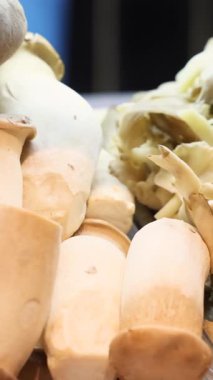 Geleneksel Asya yahnisi için mantar ya da yemek salonunda mala xiang guo.