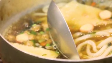 Tofulu balık kübü sebzeli Çin yemeği çorbası. Yüksek kalite 4k görüntü