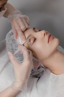 Gelişmiş teknikler kullanan uzman enjektörler. Güzellik ve sağlık içeriği için ideal yüksek kaliteli fotoğraf.