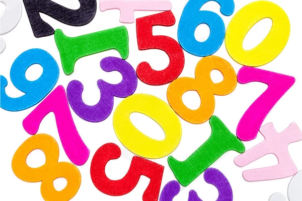 Números multicoloridos de madeira close-up, em um fundo branco — Fotografia de Stock