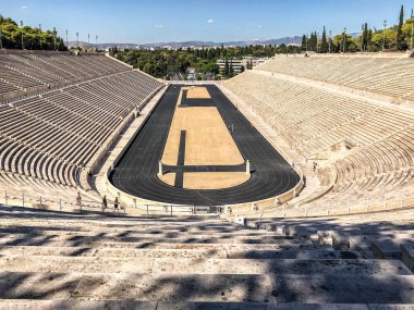 Yunanistan 'ın Atina kentindeki Panathenaic Stadyumu veya Kallimaro çok amaçlı beyaz mermer antika stadyumu. Spor arenası, antik Yunan mimarisi.