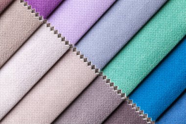 Kadife tekstil örnekleri, çeşitli renkler, arka plan. Mobilyalar için iç kumaşın katalog ve palet tonu, yakın çekim. Renkli kumaş koleksiyonu.