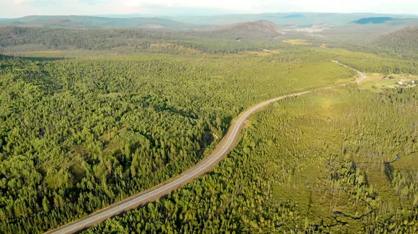 Panoramiczny Widok Drona Wsi Wśród Pól Lasów Rzek Wzgórz Krajobraz — Zdjęcie stockowe