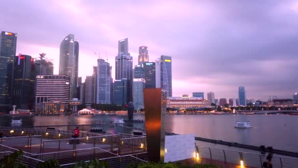 Singapur, 12 de febrero de 2020: Panorama del terraplén Marina bay sands — Vídeos de Stock