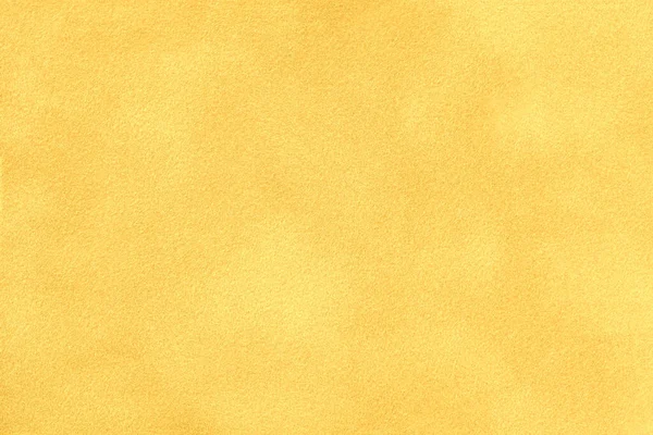 부드러운 노란색 배경에 스웨이드 클로즈업이 있습니다 거무스름 황금색 매크로의 텍스처 — 스톡 사진