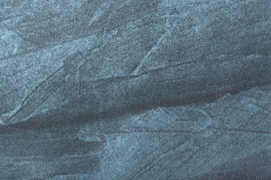 Soyut sanat arka planı lacivert ve gri renkler. Yumuşak kot gradyanlı tuvalde suluboya boya. Kağıt üzerinde parlak desenli bir sanat eseri. Doku kotu arkaplanı.