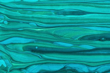 Soyut akışkan sanat arka planı koyu mavi ve yeşil renkler. Sıvı mermer. Zümrüt gradyanlı akrilik tablo. Dalgalı turkuaz desenli suluboya fon. Taş bölümü..