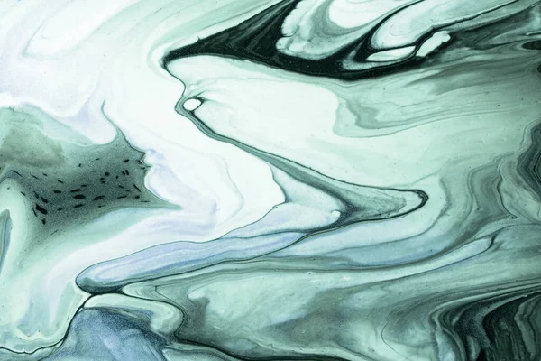 抽象流体芸術の背景黒とライトブルーの色 液体大理石 シアングラデーションとスプラッシュでキャンバス上のアクリル絵具 波模様のアルコールインクの背景 — ストック写真