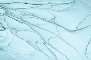 Soyut akışkan sanat arka planı açık mavi renkler. Sıvı mermer. Gökyüzü gradyanı ve sıçraması olan akrilik bir tablo. Dalga desenli alkol mürekkebi arkaplanı.