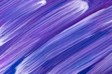 Soyut sanat arka planı lacivert ve koyu mor renkler. Tuval üzerine suluboya boya, menekşe renkleri ve su sıçraması. Beyaz lekeli akrilik çizimler. Doku arkaplanı.