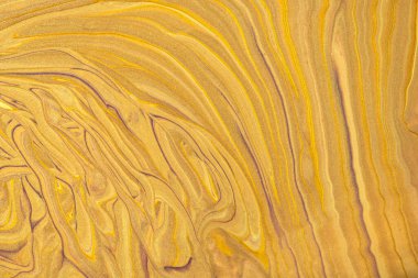 Soyut akışkan sanat arka planı koyu altın ve sarı renkler. Sıvı mermer. Okter çizgileri ve gradyanı olan akrilik bir tablo. Kehribar dalgalı desenli alkol arkaplanı.