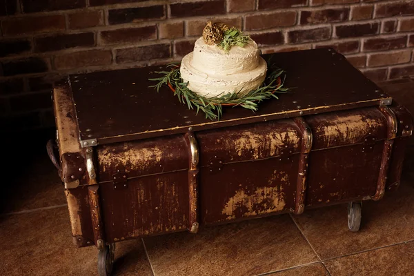 Gelin ve damat pasta kesme