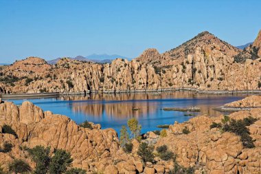 Watson Gölü, Prescott, Arizona 'da inanılmaz kayalık bir sahil..