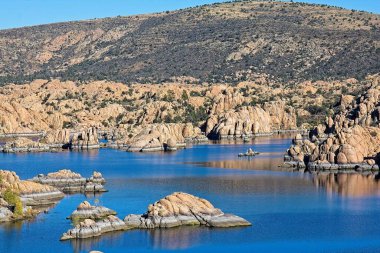 Watson Gölü, Prescott, Arizona 'da inanılmaz kayalık bir sahil..
