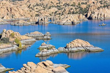 Watson Gölü, Prescott, Arizona 'da inanılmaz kayalık bir sahil..