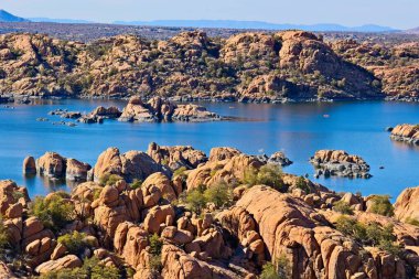 Watson Lake, Granite Dells, Prescott, Arizona. Göl, Dells 'in inanılmaz kayalarıyla çevrili..