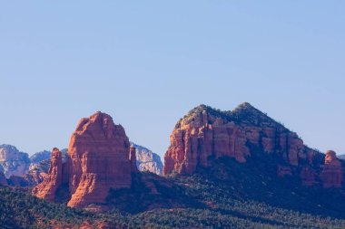 Gün batımında Sedona, Arizona 'nın canlı Kızıl Kayalıkları.