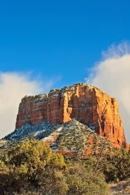 Sedona, Arizona 'daki Kızıl Kayalar' da kışın kar yağar..