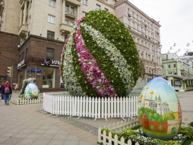 Moskova, Rusya - 28 Nisan 2016: Paskalya günü süslemeleri.
