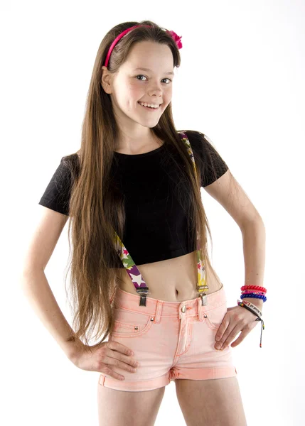 Beyaz zemin üzerine gözlük ile güzel duygusal kız