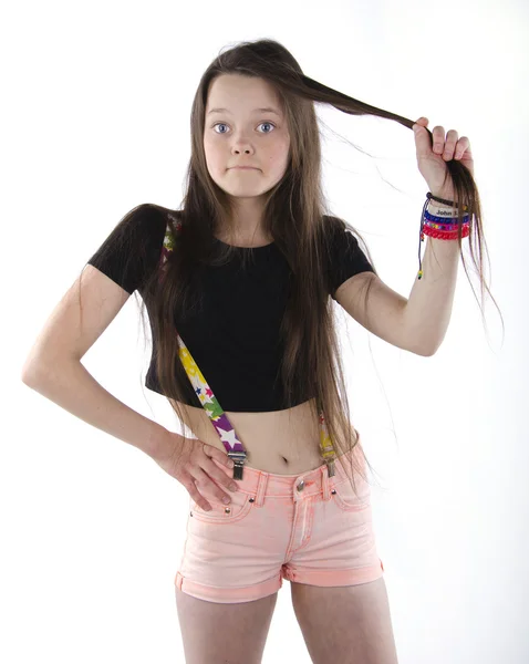 Beyaz zemin üzerine gözlük ile güzel duygusal kız