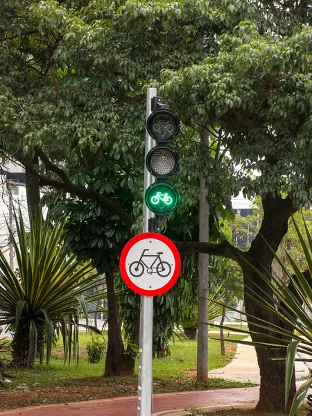 Ποδηλατική διαδρομή πράσινο φανάρι πινακίδες — Φωτογραφία Αρχείου