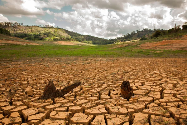 Drought soil in brazilian dam — Stock Photo, Image