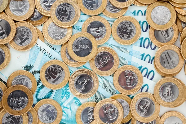 Brasilianische 1 echte Münzen und 100 Reais Banknoten — Stockfoto