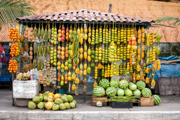 Buah tradisional Amazonic di toko jalan — Stok Foto