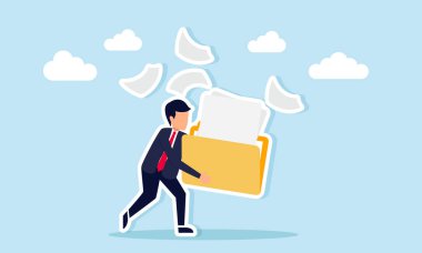 İş adamı, iş arşivi kayıtları ve önemli anlaşma dosyalarının resimleriyle dolu bir klasörü kaldırıyor