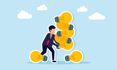 Çok sayıda ampul taşıyan bir iş adamı birçok iş fikri olan yaratıcı insanların resimlerini taşıyor.