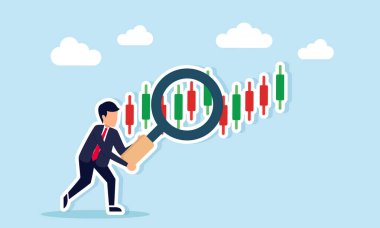 Bir şamdan grafiğini inceleyen işadamı, büyüteçle hisse senedi performans analizi gösteriyor.