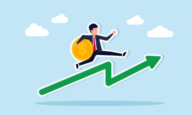 Yükselen yeşil bir tabloda çalışan işadamı, gelir ve kar artışını gösteren madeni paralar taşıyor.